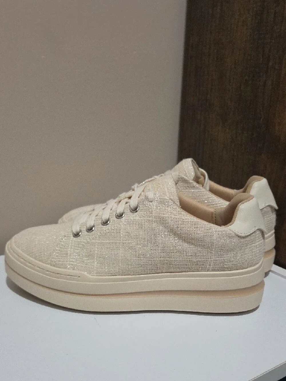New Clarks Cloudsteppers Size 5.5 Women's Audreigh Beige Sparkle Canvas Sneakers